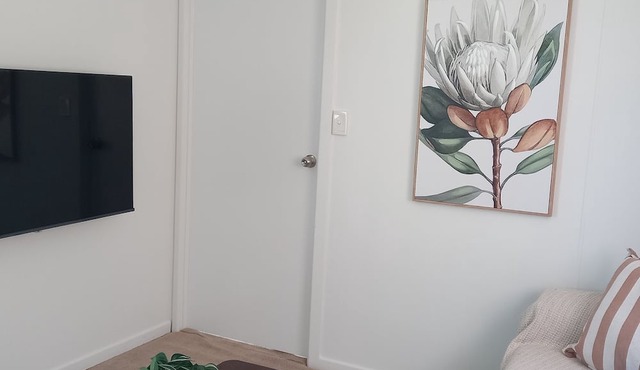 Cosy Country Cottage in Bungadoo. One-bedroom quiet accommodation.
