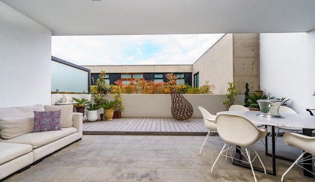 Elegant Apartment in Kingston Foreshore