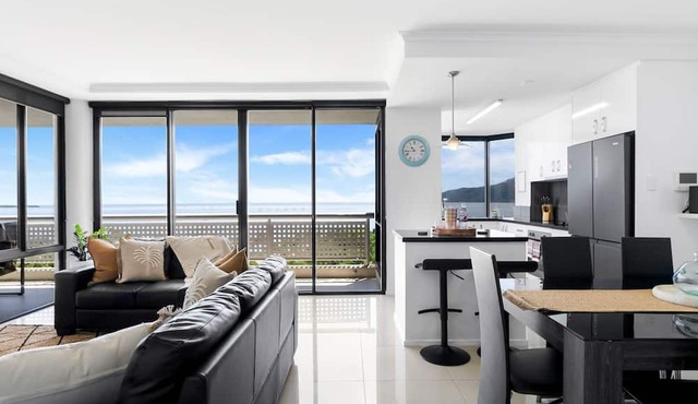 Rydges Plaza Esplanade Luxury 2-Bedroom Apartment