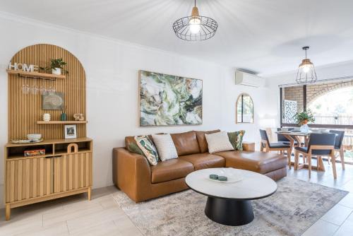Stylish 2BR Townhouse Opposite the Park