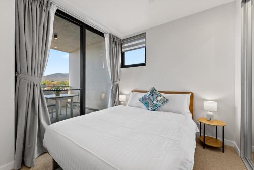 Stylish 2-Bed Stay Near Canberra Centre
