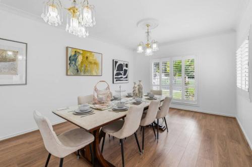 Spacious Group Getaway with Home Office and Full Air Conditioning