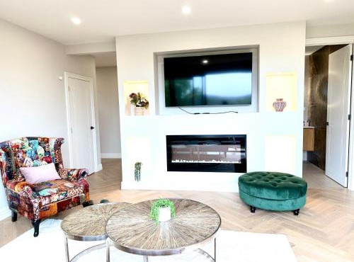 Luxury Hillside Escape with Scenic Views & Cozy Stay