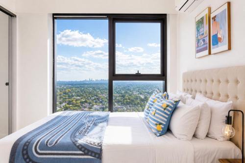 Puddings Home Stunning City Views Luxury 3BR Box Hill Skyone