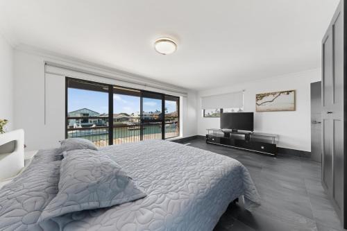 Waterfront Stay at Newport Commercial Kitchen