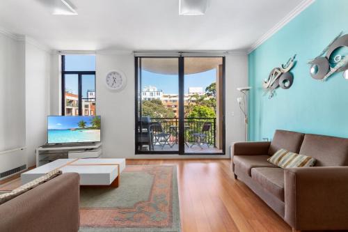 Thriving city location, dining hub near CBD