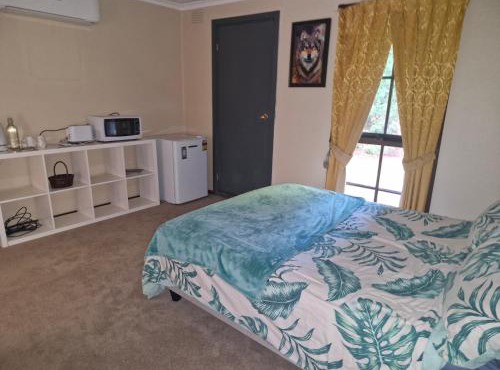 Private Studio Ensuite & Kitchenette