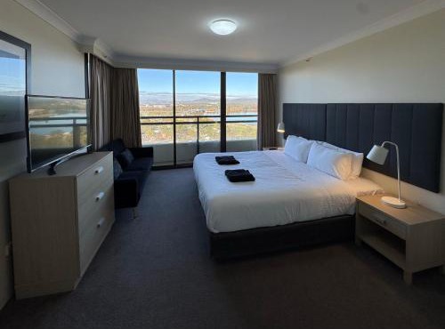 Lakefront Panorama – Sky Collection Suite