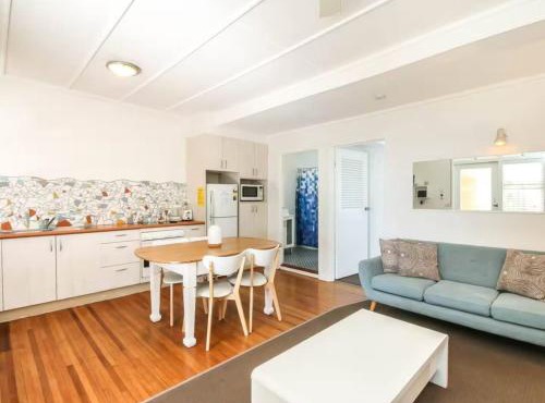 1 Bedroom Funky Beach Apartment Steps To The Beach