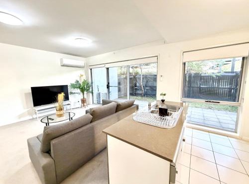 C03-Edge2 Economical 2BR apart, near light rail