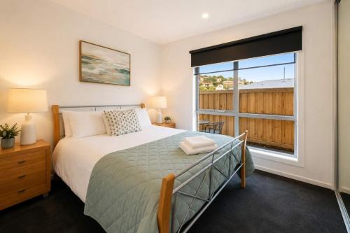 Villa1 New Modern Walk to shops 10min Airport CBD
