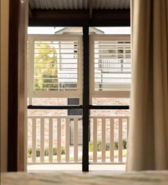 House of Fairy Wren -Charming Queenslander Cottage mins drive to Brisbane CBD and Gabba Stadium! - Holiday Home