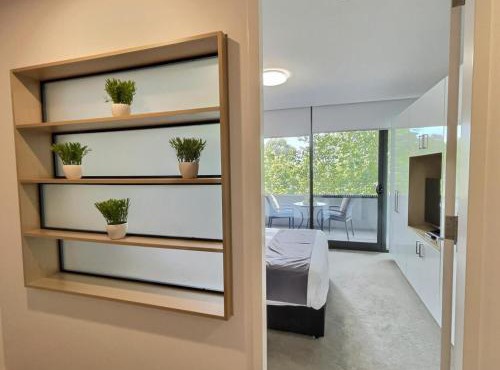 Balcony Apt with 1 Bedroom