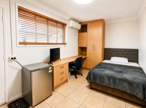 The Studio on Morden - Private Ensuite