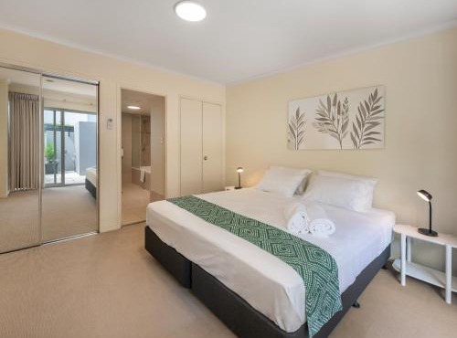 Huge terrace apartment with free parking in the heart of Fortitude Valley