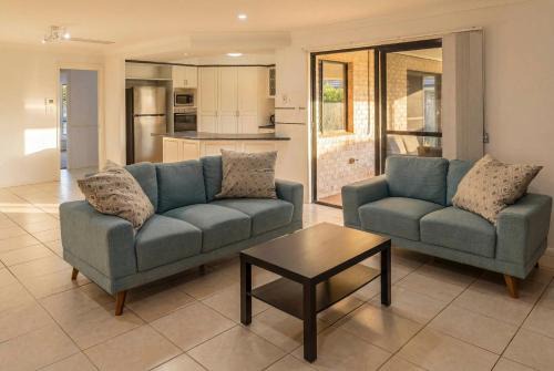 The Grandview | 5BR Family Home, Two Lounges