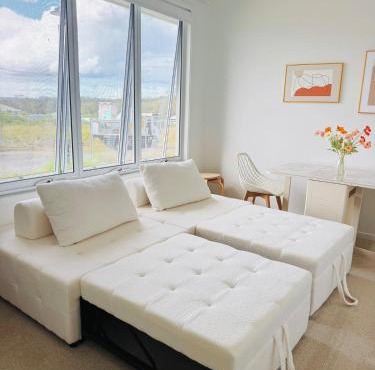 Forest Lake Private Entry Brand New 1 Bedroom 1 Living room