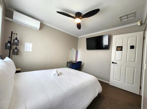 Private Room 2- Affordable Luxury