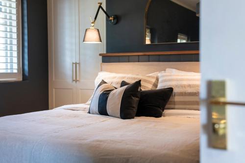 Merilli1885 - Luxury Tranquil Adult Escape