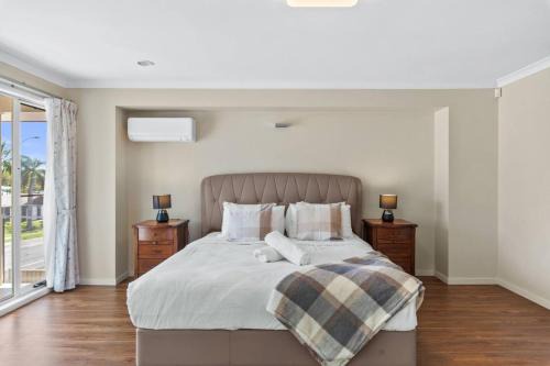 Spacious 2-Storey 4BR House Family Friendly