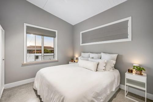 The Ausly Architectural Coastal Retreat with pool pet friendly