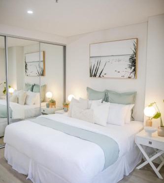 Coastal Bliss Retreat - King Bed Luxury - Secure Underground Parking