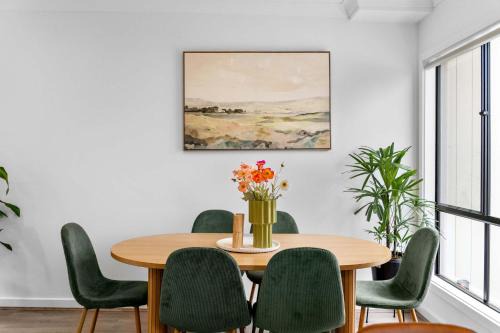 Steps to the Beach Cafes moderm stylish 3BR