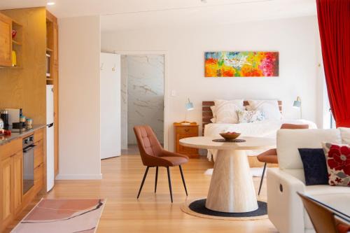 Studio 216 - Oceanview Studio with Bath, Romantic Bruny Escape