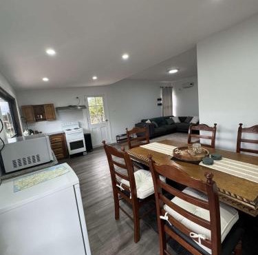 Swansea Coastal Retreat Near Sea & IGA