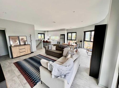 Quite and large 2 bedroom - Sleeps 6 - 2 bathrooms