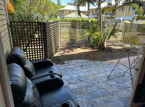 UQ big room 2 bed for 2 people Q1