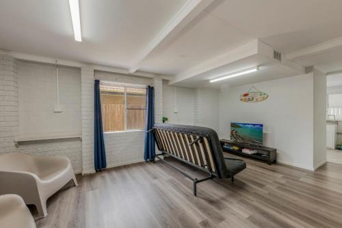 64 Bathurst Street