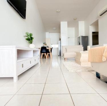South Bank Penthouse - Streets Beach Access - Free Parking