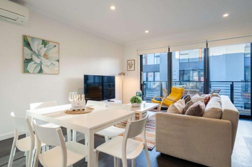 Modern 3-level Townhouse FreeParking