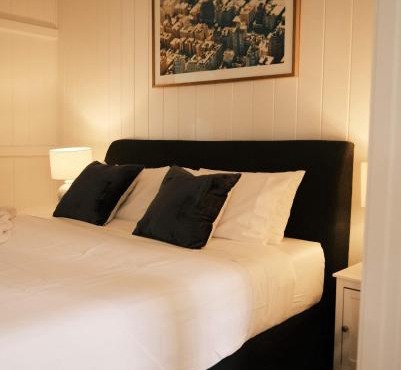Urban Getaway Colonial 6 beds 2 bath aircon pet family