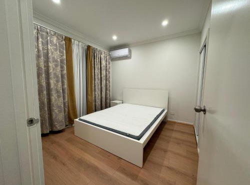 Sunny Nook Townhouse by Mooroolbark Train Stop Ground Floor Self Check-in