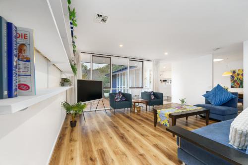Stylish 3BR in Hawker - Colorful and Renovated - Hosted by CanStay