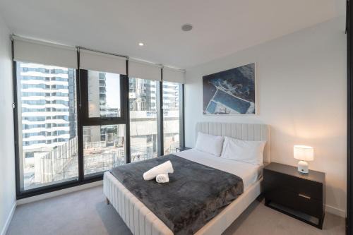 Modern Valley Pad with Rooftop Pool, Study & Parking