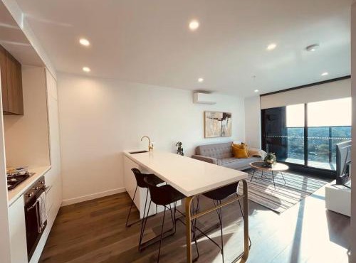Cozy Retreat Central Box Hill the Place to Stay