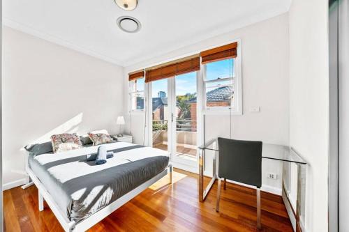 Urban Chic Chatswood 3BR Apartment