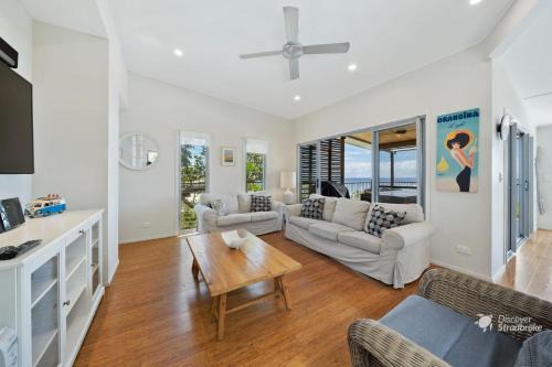 Bombora 4 Bedroom By Discover Stradbroke