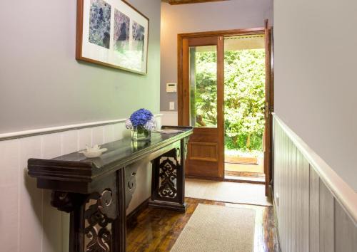 Winter Rose - gorgeous gardens sleeps 5