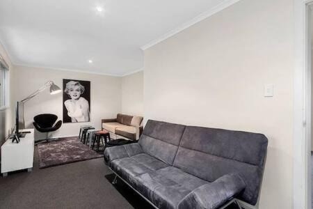 Hidden Bay Retreat-5 Bed- 15min to Hobart