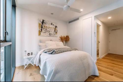 Modern Compact Studio Separate Bathroom