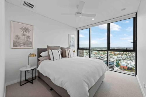 New 3 Bed Penthouse Resort style complex