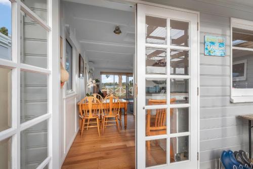 Mandalay Beach House on Pipe Clay Lagoon