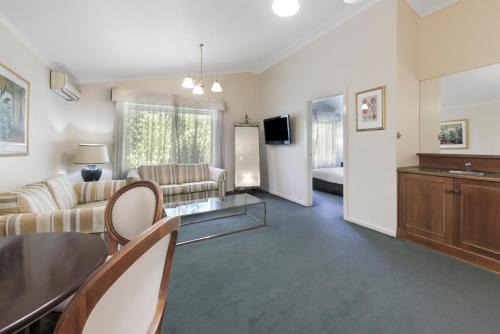 Elizabethan Lodge