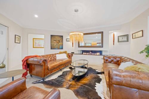 Riverside Breeze - luxury family retreat with pool