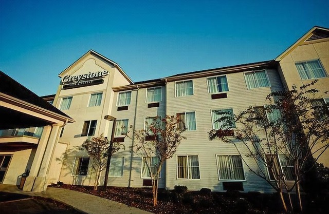 Greystone Inn & Suites