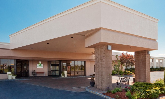 Waterloo Hotel | Quality Inn Near Finger Lakes and Seneca Falls